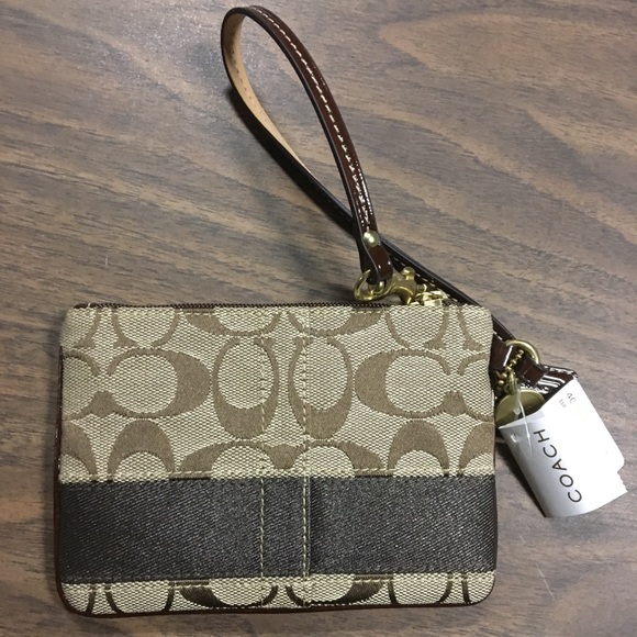 Brand new Coach Wristlet - Picture 1 of 3